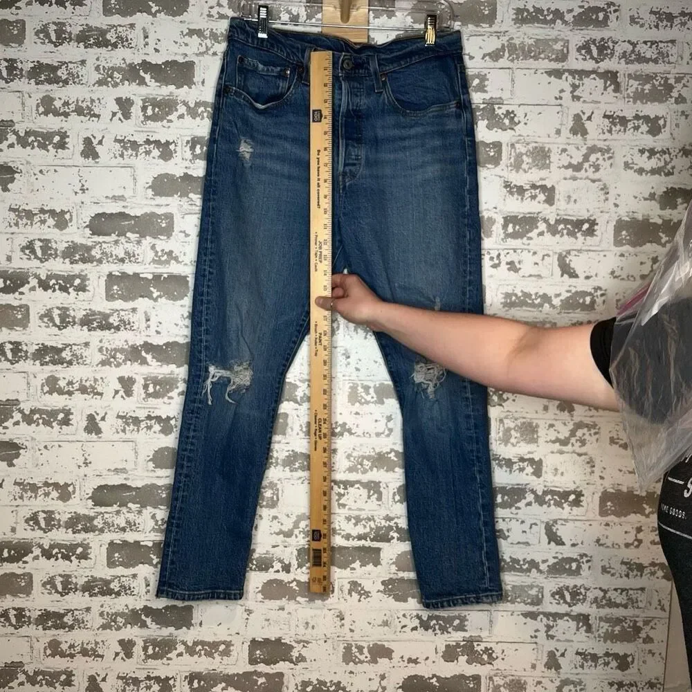 Levi’s | women curvy denim distressed jeans